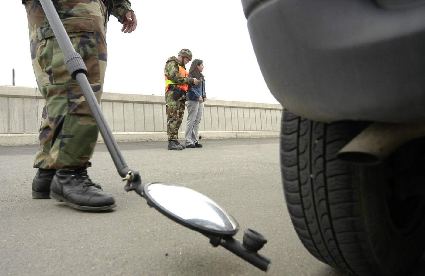 Autode inspekteerimine kumerpeegliga