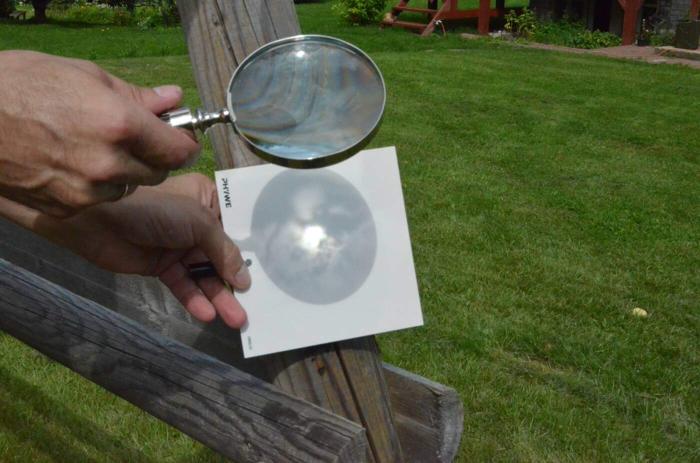 Pilved luubi taga ekraanil