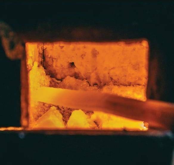 Metall hõõgub punaselt<br>