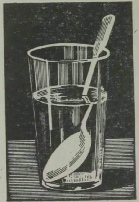 Pooleli vees oleva lusika moondunud kujutis