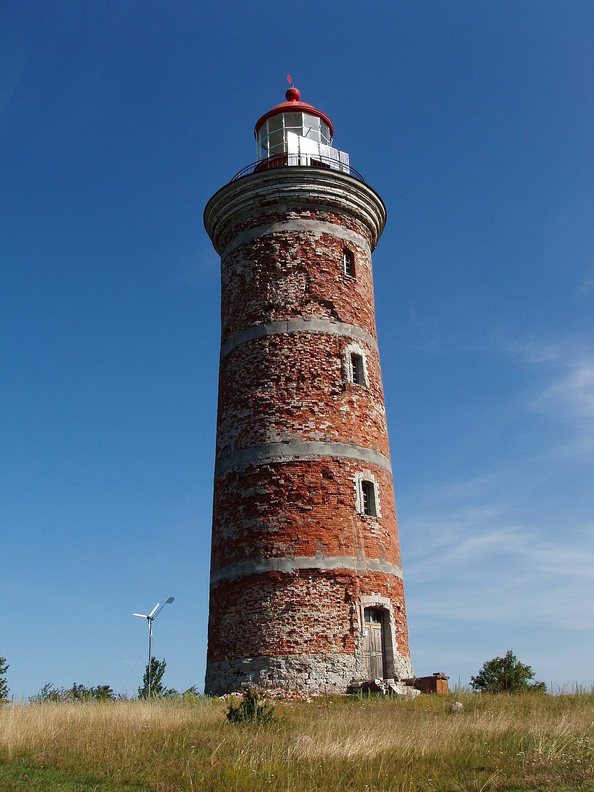 Tuletorn ja päikesepaneel Mohni saarel