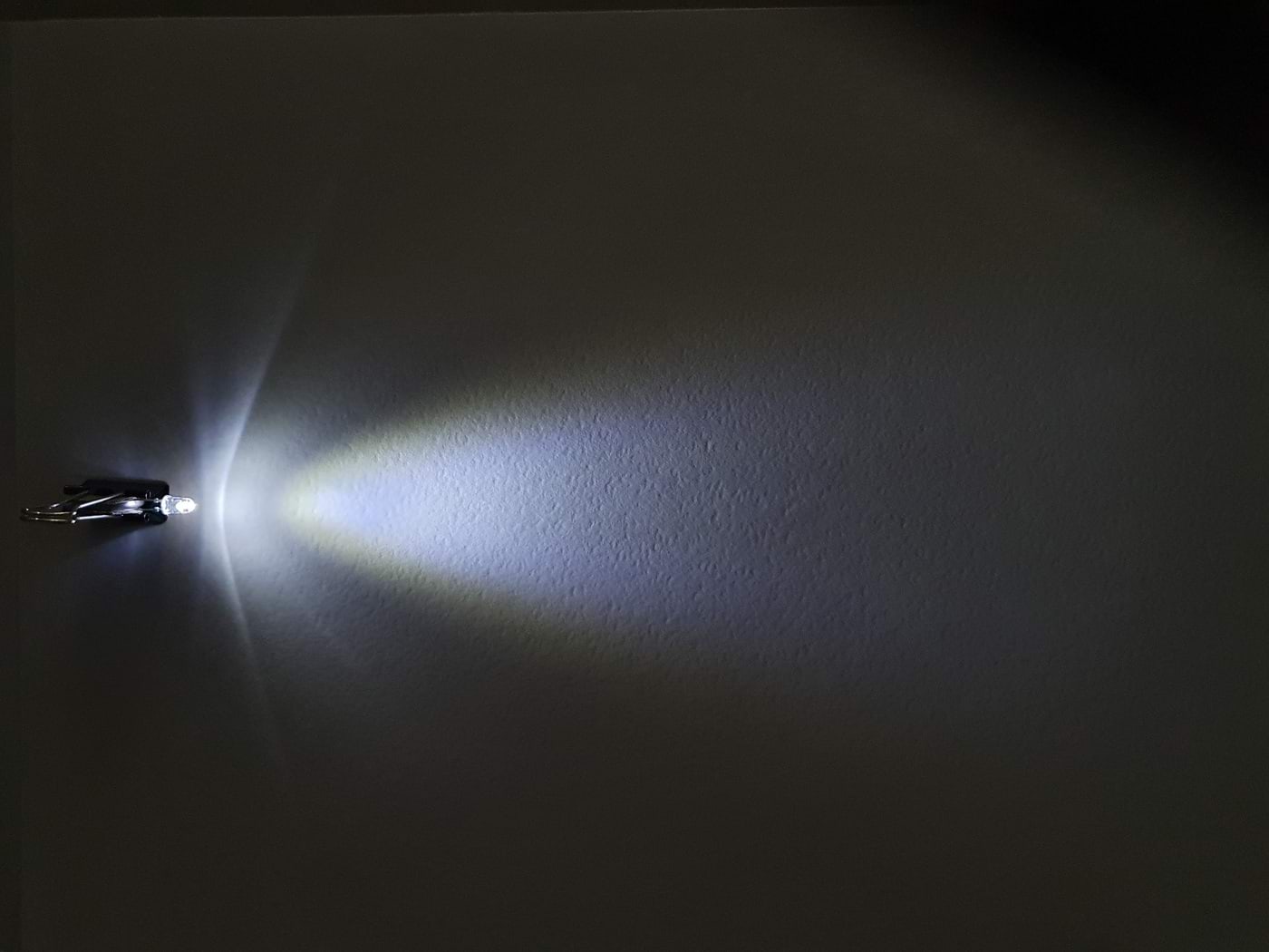 The LED lamp leaves a light trail on the paper