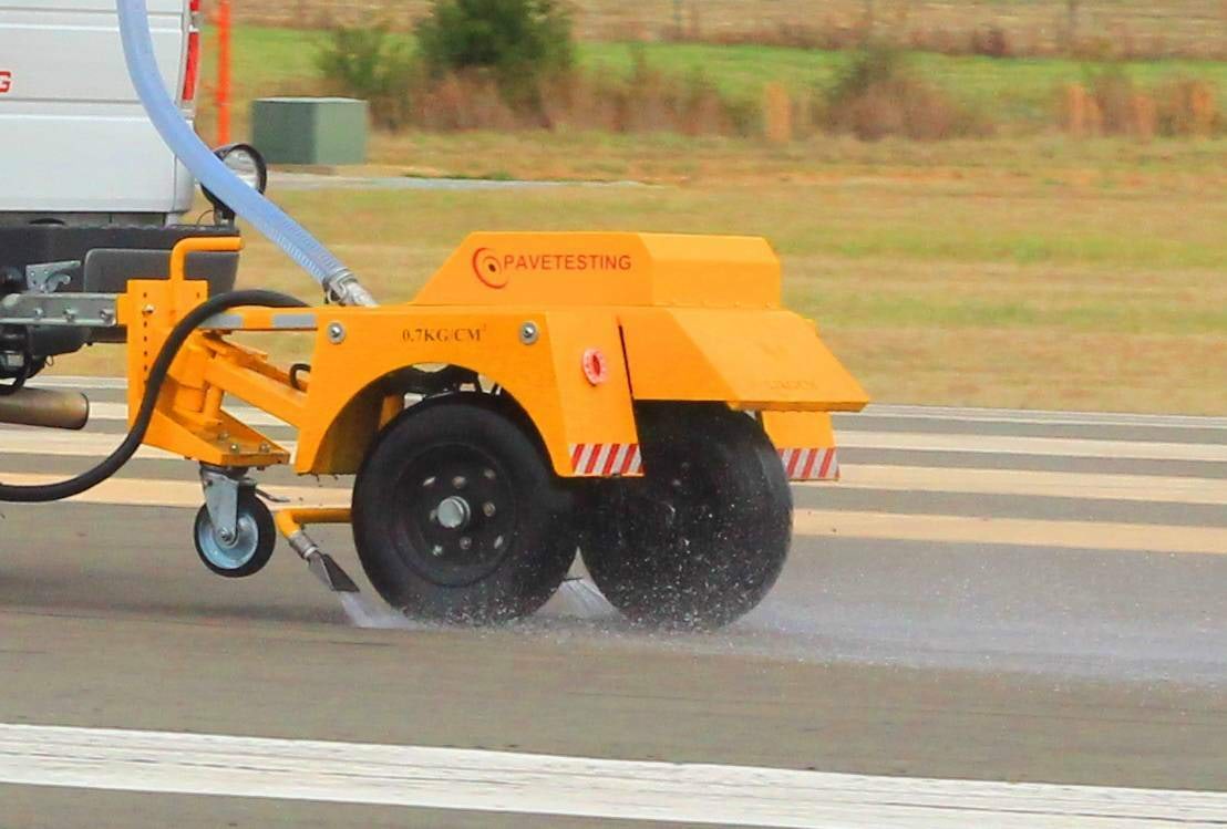 Hõõrdeteguri mõõtmine lennujaamas