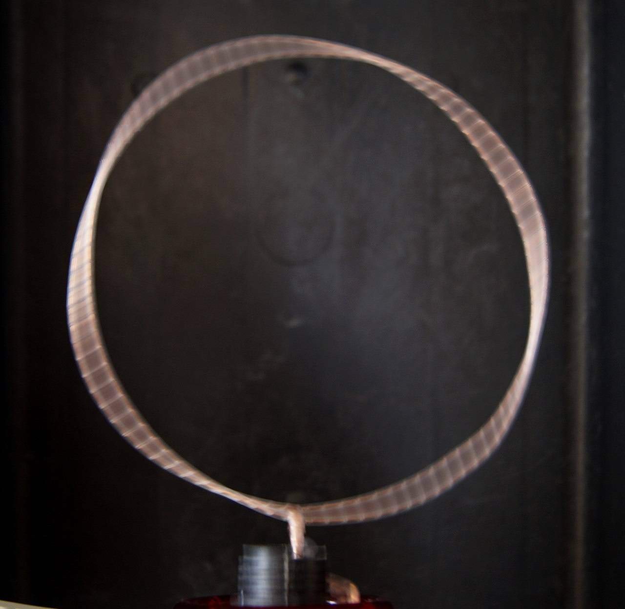 Seisulained metallist rõngal