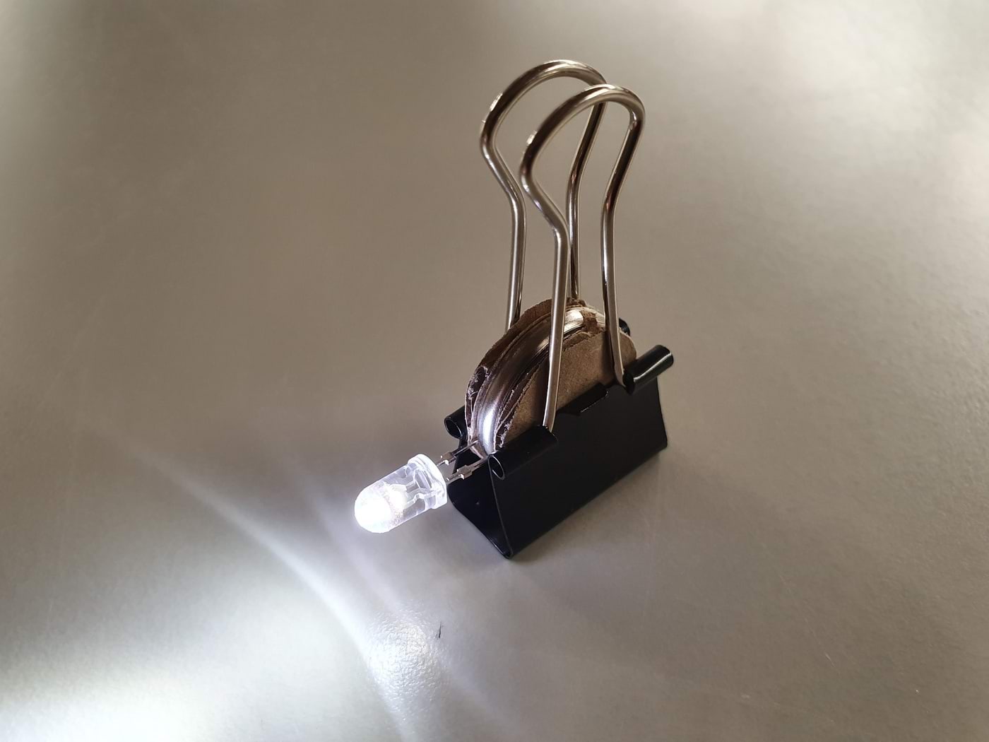 Kuidas kinnitada LEDi