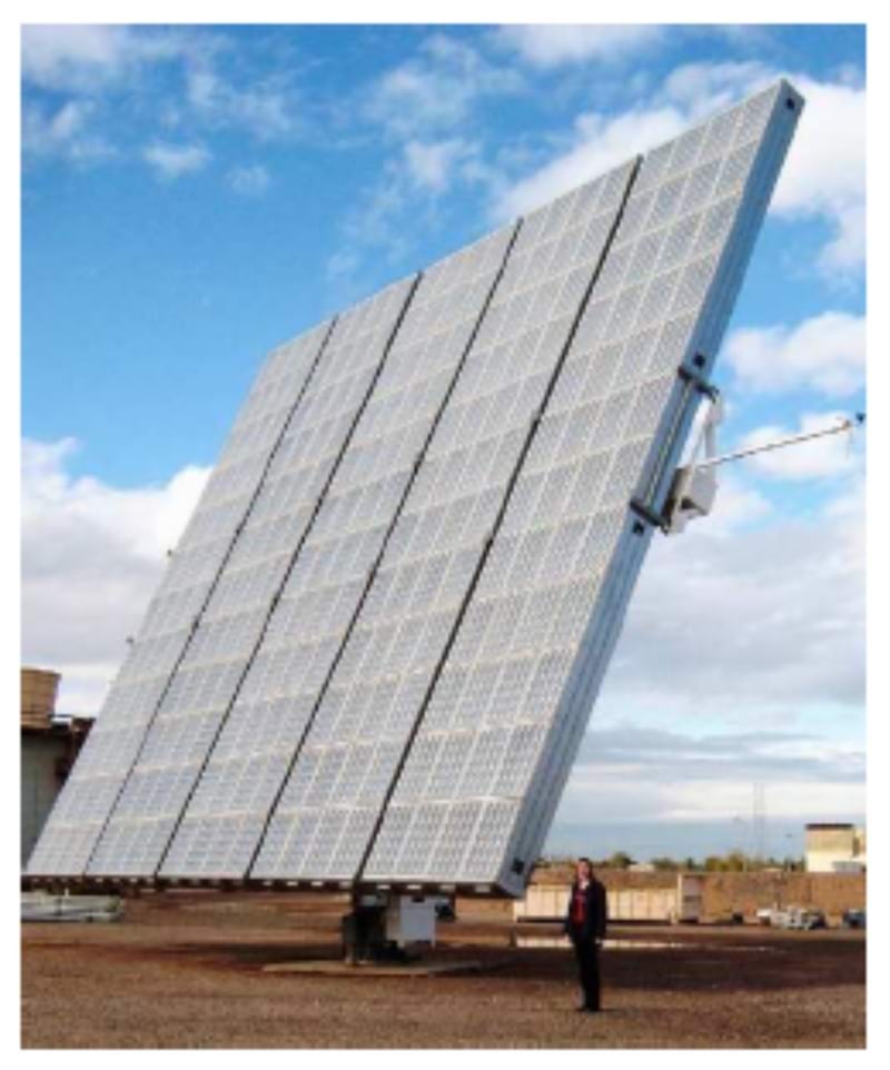 Kalifornias toodetud $25$-kilovatine (parimates tingimustes) fokusseeriv fotoelement-kollektor firmalt Amonix