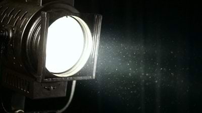 Tolmuterad prozektori valgusvihus