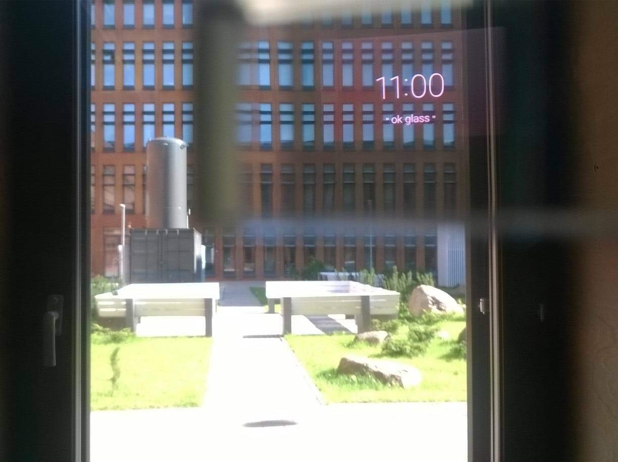 Google'i prillide infoekraan<br>